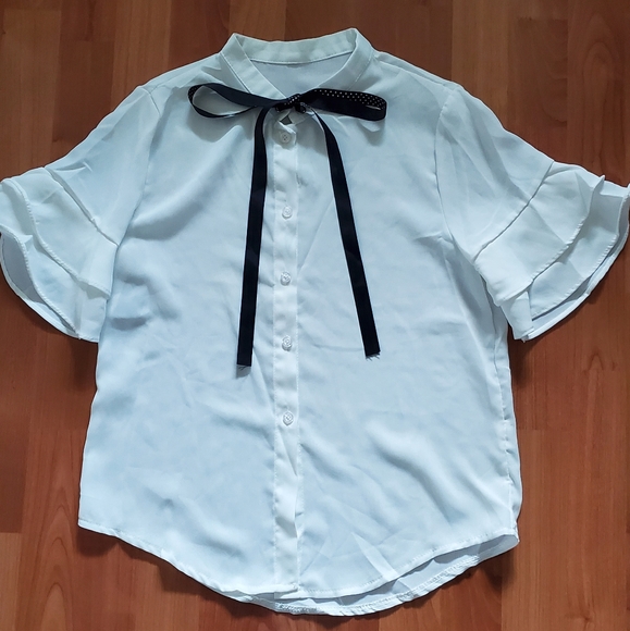 White ruffle sleeve blouse with ribbon - Picture 1 of 4